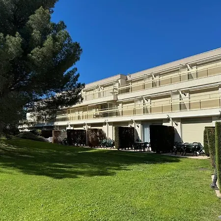 Apartment Rez-jardin Renove A Saint-raphael, Cote D'azur