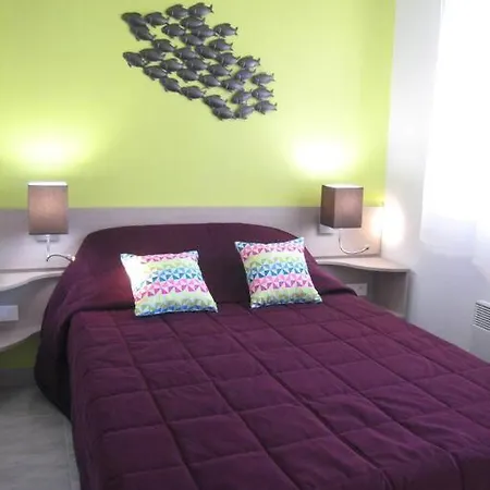 Rez-jardin Renove A Saint-raphael, Cote D'azur Apartment *