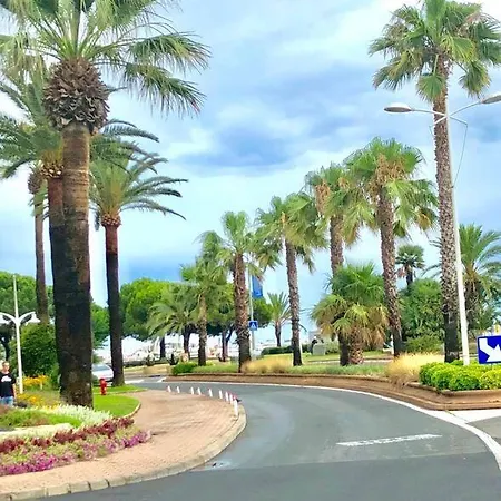 公寓 Rez-jardin Renove A Saint-raphael, Cote D'azur *